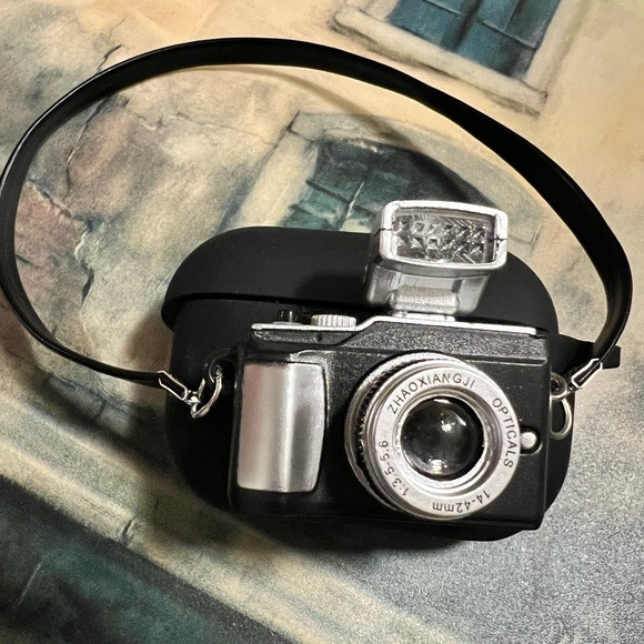 Fun AirPod pro case - Picture 5 of 7